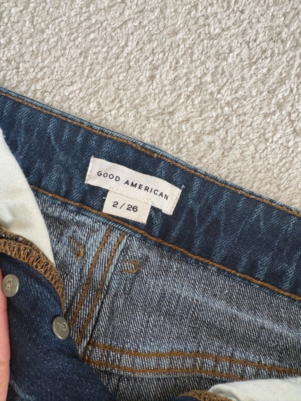 Good American Distressed bombshell Button-Front Blue Jean Shorts - Picture 4 of 4